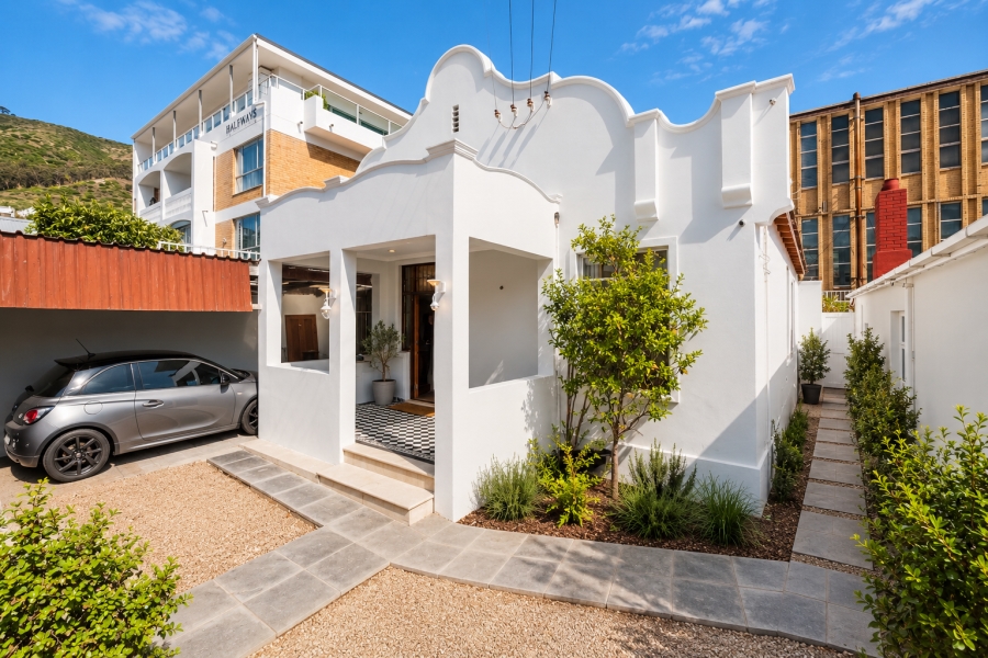 3 Bedroom Property for Sale in Sea Point Western Cape